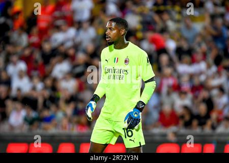 Vicenza, Italy. 06th Aug, 2022. Milan's Mike Maignan portrait during LR Vicenza vs AC Milan (portraits archive), friendly football match in Vicenza, Italy, August 06 2022 Credit: Independent Photo Agency/Alamy Live News Stock Photo