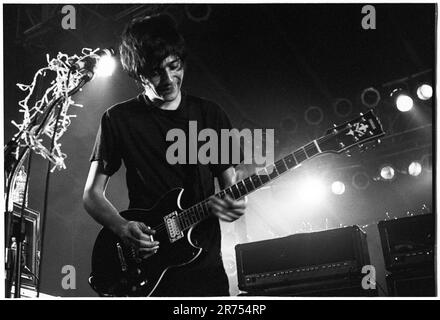 Christian Bic Hayes singer and guitarist with indie rock band Dark Star playing at Reading Festival, 26 August 2000. Photo: Rob Watkins Stock Photo