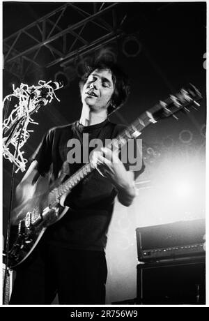 Christian Bic Hayes singer and guitarist with indie rock band Dark Star playing at Reading Festival, 26 August 2000. Photo: Rob Watkins Stock Photo