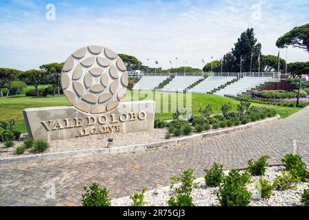 Welcome sign at Vale do Lobo golf club and course, with the 18th green and grandstand behind, Algarve, Portugal. Stock Photo