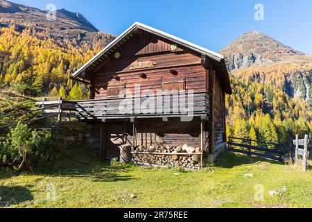 Sattelalpe, Alpe-Adria-Trail, Heiligenblut on the Großglockner in autumn Stock Photo