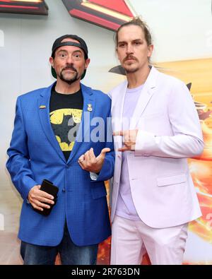 June 12, 2023, Los Angeles, CA, USA: LOS ANGELES - JUN 12: Kevin Smith, Jason Mewes at The Flash Premiere at the Ovation Hollywood Courtyard on June 12, 2023 in Los Angeles, CA (Credit Image: © Kay Blake/ZUMA Press Wire) EDITORIAL USAGE ONLY! Not for Commercial USAGE! Stock Photo