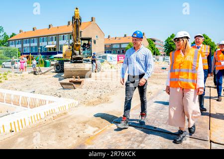 Rijnsburg, Niederlande. 13th June, 2023. Queen Maxima of The Netherlands at the construction project in Rijnsburg, on June 13, 2023, to visit a housing project of Koninklijke Bouwend Nederland member company KBM Credit: Albert Nieboer/Netherlands OUT/Point De Vue OUT/dpa/Alamy Live News Stock Photo