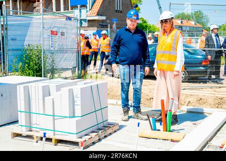Rijnsburg, Niederlande. 13th June, 2023. Queen Maxima of The Netherlands at the construction project in Rijnsburg, on June 13, 2023, to visit a housing project of Koninklijke Bouwend Nederland member company KBM Credit: Albert Nieboer/Netherlands OUT/Point De Vue OUT/dpa/Alamy Live News Stock Photo