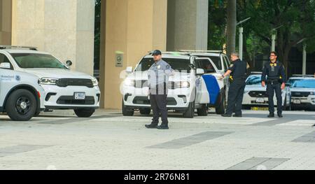 Miami, Florida, USA. 13th June, 2023. June 13, 2023 Miami, FL: Police and federal agents guard the Wilkie D. Ferguson Jr. US Federal Courthouse ahead of the arraignment of former US president Donald Trump. (Credit Image: © Dominic Gwinn/ZUMA Press Wire) EDITORIAL USAGE ONLY! Not for Commercial USAGE! Stock Photo