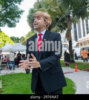 Miami, Florida, USA. 13th June, 2023. June 13, 2023 Miami, FL: Comedian Jason Scoop does an impression of former US president Donald Trump at the Wilkie D. Ferguson Jr. US Federal Courthouse. (Credit Image: © Dominic Gwinn/ZUMA Press Wire) EDITORIAL USAGE ONLY! Not for Commercial USAGE! Stock Photo