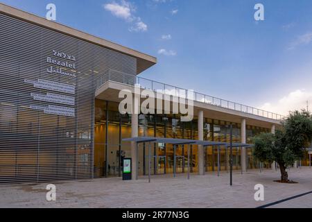 Exterior of the new building of Bezalel School of Art designed by Japanese architects Kazuyo Sejima and Ryue Nishizaw of the Japanese architectural firm SANAA located in Migrash HaRusim (Russian Compound) in West Jerusalem Israel Stock Photo