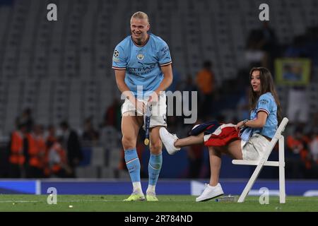 ISTANBUL - (LR) Isabel Haugseng Johansen, Erling Haaland of