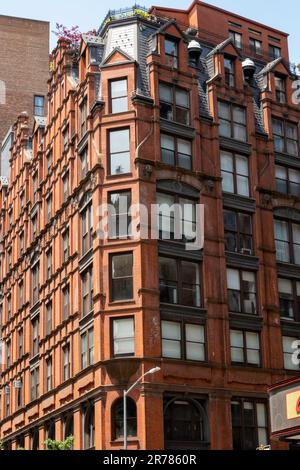 Funny spoon holders for sale at the Fish's Eddy at 889 Broadway in lower  Manhattan, New York City Stock Photo - Alamy