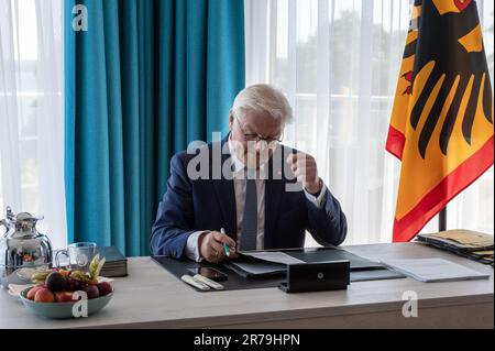 Eckernförde, Deutschland, 13. Juni 2023, Bundespräsident Frank-Walter Steinmeier verlegt seinen Amtssitz für 3 Tage nach Eckernförde. Nach dem Besuch Stock Photo