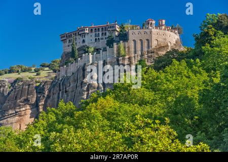 Moni Varlaam (Varlaam Monastery), mineral streaks on cliff, early spring, Meteora rock formations, Thessaly region, Greece Stock Photo