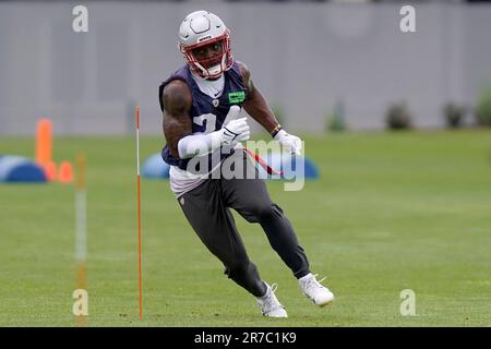 Houston Texans running back Mike Boone (22) warms up before an NFL  preseason football game against the New England Patriots, Thursday, Aug.  10, 2023, in Foxborough, Mass. (AP Photo/Steven Senne Stock Photo - Alamy