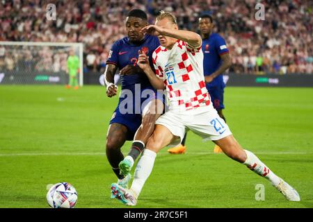 Rotterdam, Netherlands. 14th June, 2023. Rotterdam - Steven Bergwijn of Holland, Domagoj Vida of Croatia during the match between Netherlands v Croatia at Stadion Feijenoord De Kuip on 14 June 2023 in Rotterdam, Netherlands. Credit: box to box pictures/Alamy Live News Stock Photo