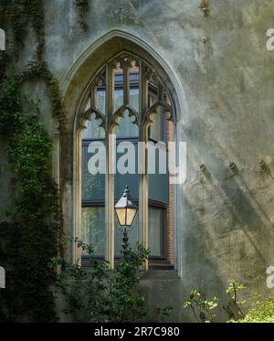 London street lamp in carved window of St Dunstan church in City of London Stock Photo
