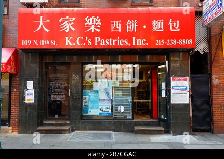 K C's Pastries ����d, 109 N 10th St, Philadelphia storefront photo of a Chinese bakery in Chinatown, Pennsylvania. Stock Photo