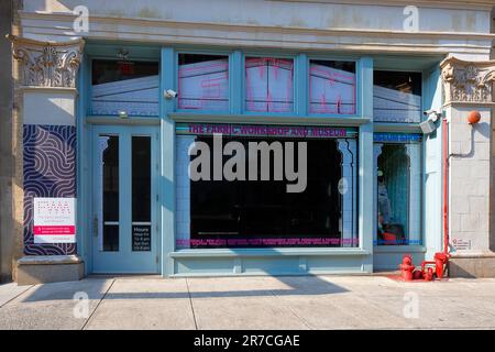 The Fabric Workshop and Museum, 1214 Arch St, Philadelphia storefront photo of a textile arts museum in Center City. Pennsylvania. Stock Photo