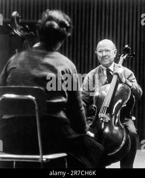 Berkeley, California:  1960 Noted cellist, conductor and composer Pablo Casals teaching students interpretation and technique in his class at the University of California. Stock Photo