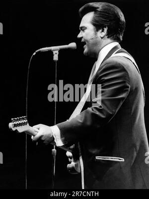 New York, New York,  June 3, 1972. Country music star Conway Twitty performing at Madison Square Garden. Stock Photo