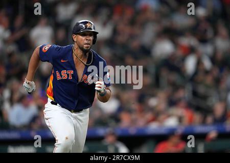 Abreu sprints around bases after hitting first home run of 2023