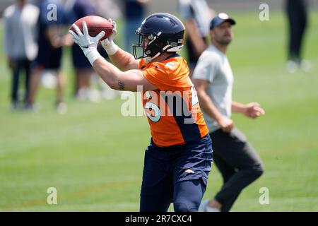 Denver Broncos guard Natane Muti takes part in drills Tuesday, May 31,  2022, at the NFL football team's headquarters in Centennial, Colo. (AP  Photo/David Zalubowski Stock Photo - Alamy