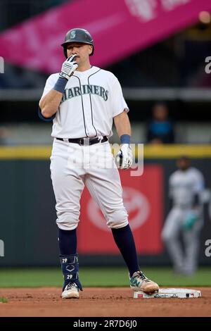 Cal Raleigh, Teoscar Hernández lead Mariners to seventh straight win