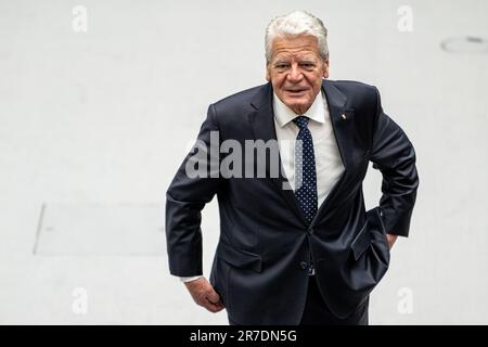 Berlin, Germany. 15th June, 2023. Joachim Gauck, former German President, arrives at the plenary session of the Berlin House of Representatives for the commemoration of the 1953 popular uprising. Credit: Fabian Sommer/dpa/Alamy Live News Stock Photo