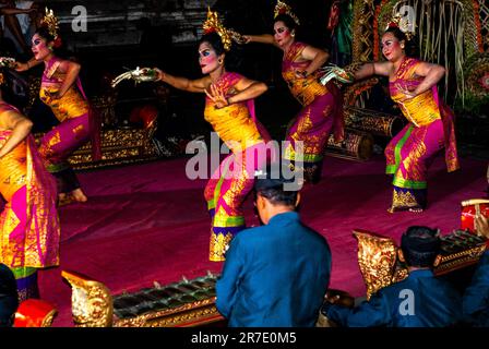 UBUD, BALI, INDONESIA – March 2023 -  traditional Balinese show in the centre of Ubud, Bali, Indonesia Stock Photo