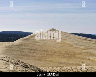 The Pilat Dune or Pyla Dune, on the edge of the forest of Landes de Gascogne on the Silver Coast at the entrance to the Arcachon Basin, is the highest Stock Photo