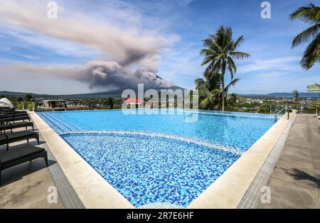 Mayon volcano eruption, Legazpi, Philippines Stock Photo - Alamy