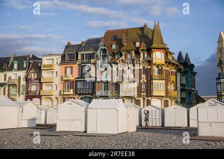 Mers-les-Bains (northern France): beach huts and villas along the waterfront Stock Photo