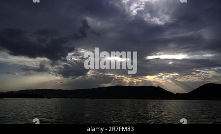 Ajmer, India. 15th June, 2023. A General view shows Dark clouds loom over the Anasagar lake ahead of Biparjoy cyclone Effect in Ajmer, Rajasthan, India on 15 June 2023. Photo by ABACAPRESS.COM Credit: Abaca Press/Ģ����ý Live News Stock Photo