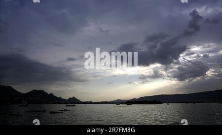 Ajmer, India. 15th June, 2023. A General view shows Dark clouds loom over the Anasagar lake ahead of Biparjoy cyclone Effect in Ajmer, Rajasthan, India on 15 June 2023. Photo by ABACAPRESS.COM Credit: Abaca Press/Ģ����ý Live News Stock Photo