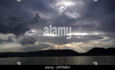 Ajmer, India. 15th June, 2023. A General view shows Dark clouds loom over the Anasagar lake ahead of Biparjoy cyclone Effect in Ajmer, Rajasthan, India on 15 June 2023. Photo by ABACAPRESS.COM Credit: Abaca Press/Ģ����ý Live News Stock Photo