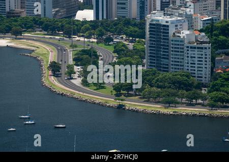 Closer view of Flamengo and Botafogo districts coastline with Infante Dom Henrique avenue at Guanabara bay blue waters in a summer afternoon sunny day. Stock Photo