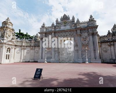 Unused side gate with 'Do Not Enter' board in front of the Dolmabahçe Palace, Istanbul, Turkey Stock Photo