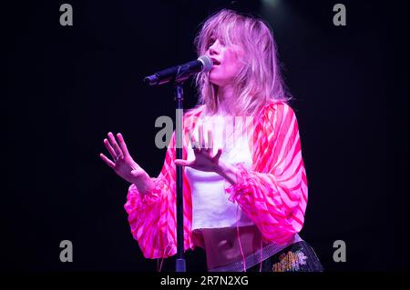 Manchester, United States. 19th June, 2022. Suki Waterhouse performs during Day 1 of the 2023 Bonnaroo Music & Arts Festival on June 15, 2023 in Manchester, Tennessee. Photo: Darren Eagles/imageSPACE Credit: Imagespace/Alamy Live News Stock Photo
