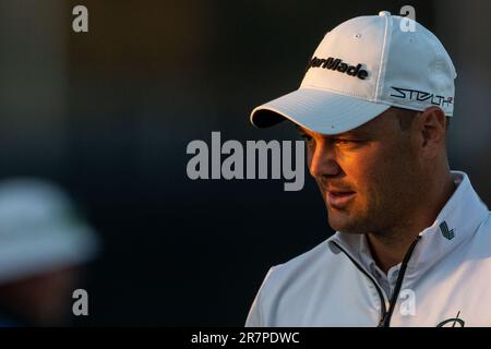 Los Angeles, USA. 16th June, 2023. Golf: US Open, men's singles, 2nd round: Professional golfer Martin Kaymer leaves the last hole. Credit: Maximilian Haupt/dpa/Alamy Live News Stock Photo