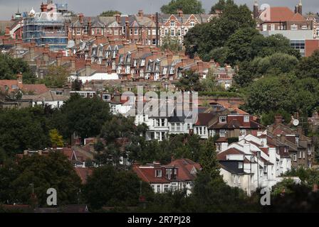 File photo dated 19/08/2014 of a view of houses in north London. Annual mortgage repayments are set to rise by £2,900 for the average household remortgaging next year, according to a think-tank. As the UK's 'mortgage crunch' deepens, total annual mortgage repayments could rise by £15.8 billion by 2026, the Resolution Foundation said. Stickier-than-expected inflation has raised expectations that the Bank of England's base rate-rising cycle, which started in December 2021, will continue for longer. Issue date: Saturday June 17, 2023. Stock Photo