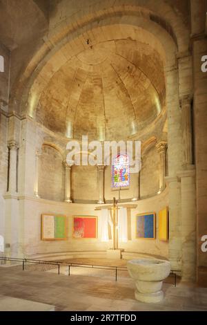 Interior view of the chancel of the Romanesque Notre-Dame church, Saint-Paul-Trois-Chateaux, St, altar, decoration, Drome, Tricastin, Provence Stock Photo