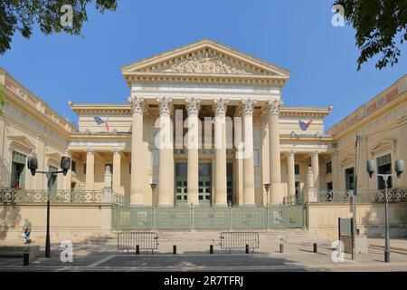 Neoclassical Palais de justice, Palace of Justice, Columns, Neoclassical, Nimes, Gard, Provence, France Stock Photo