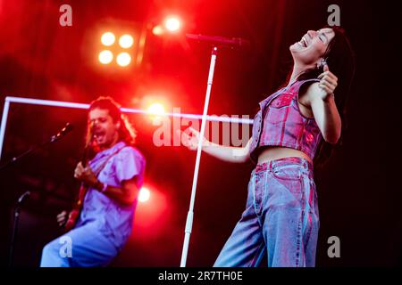 LANDGRAAF - The Dutch pop group Ronde with lead singer Rikki Borgelt ...