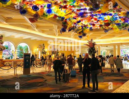 Bellagio resort hotel and casino entrance hall with a ceiling decorated with a colourful sculpture Fiori di Como by Dale Chihuly Las Vegas Nevada USA Stock Photo