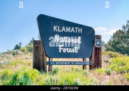 Klamath National Forest welcome sign near Siskiyou, California Stock Photo