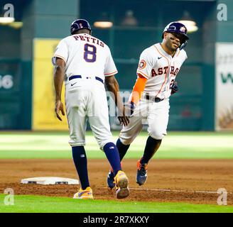 Cincinnati Reds' Elly De La Cruz (44) and Houston Astros' Jose Altuve (27)  shake hands before a baseball game Saturday, June 17, 2023, in Houston. (AP  Photo/David J. Phillip Stock Photo - Alamy