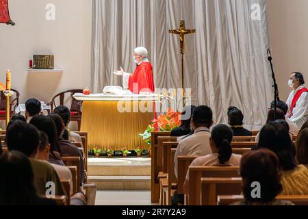 Sunday mass at Our Lady of Mount Carmel Catholic Church, Wanchai, Hong Kong, SAR, China Stock Photo