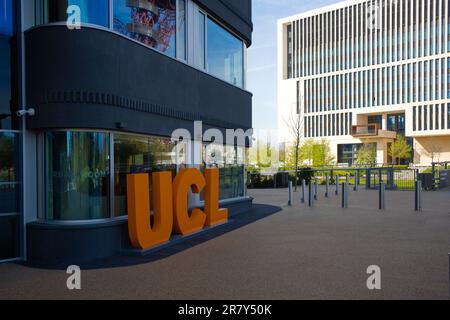 Number one Pool Street UCL building with Marshgate in the background Stock Photo