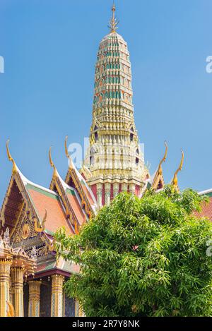 The royal pantheon, Prasat Phra Thep Bidon, inside the famous Buddhist temple and Grand Palace, the Wat Phra Kaeo. Situated in the historic centre of Stock Photo