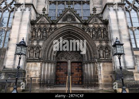 Doorway to St Giles Cathedral, parish church in city of Edinburgh, Scotland, UK. The Victorian west doorway from the 19th century, designed by William Stock Photo