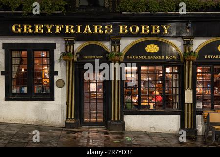 The Greyfriars Bobby Bar at night in city of Edinburgh, Scotland. Historic pub at 34 Candlemaker Row, famous for a legend of a dog known as Bobby. Stock Photo