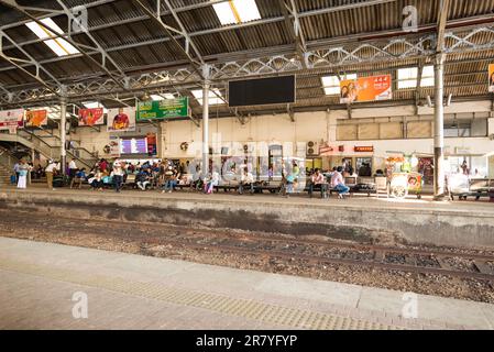 The Fort railway station is a major rail hub in Colombo, Sri Lanka. The station with its 10 platforms, serves and transports 0.2 million passengers Stock Photo